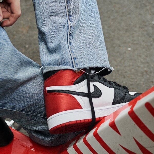Air Jordan 1 Retro High Satin Black Toe All You Need, photo 5