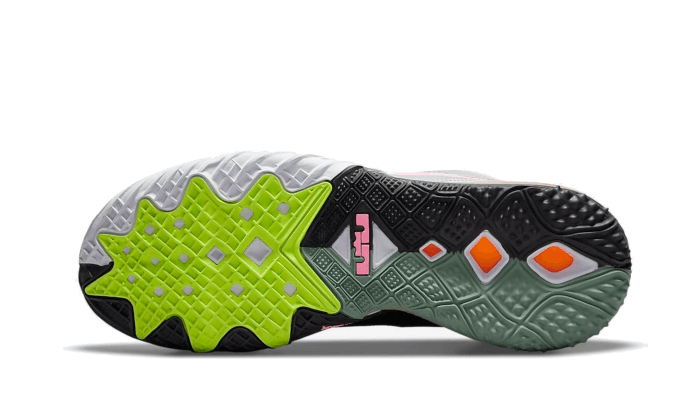 Lebron 18 Low Bugs vs Marvin Space Jam All You Need, photo 3